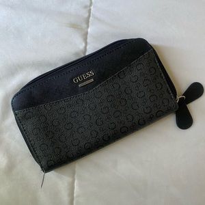 Guess wallet 💵